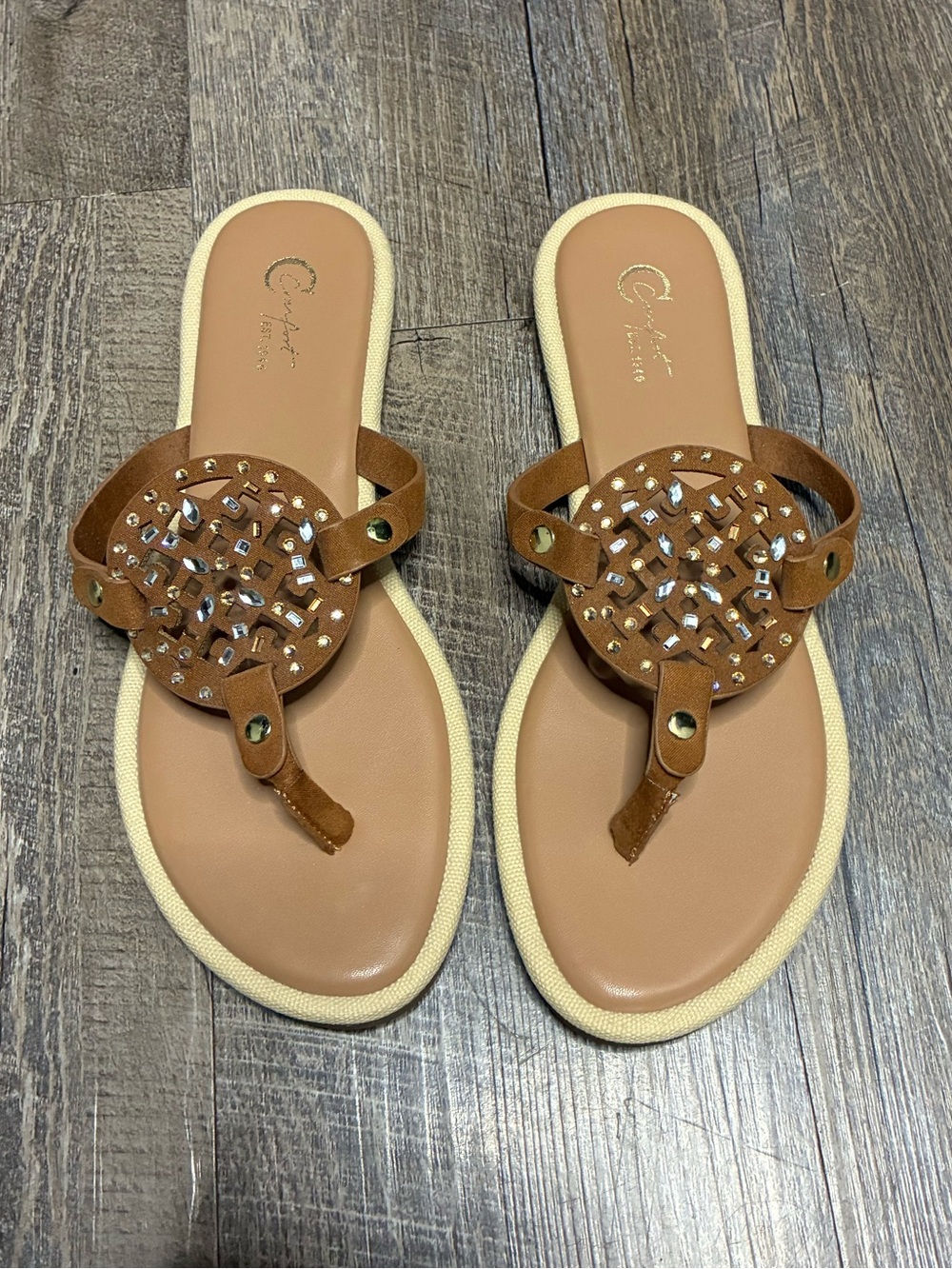 Women’s Tan Rhinestone Flat Thong Sandals Size 8